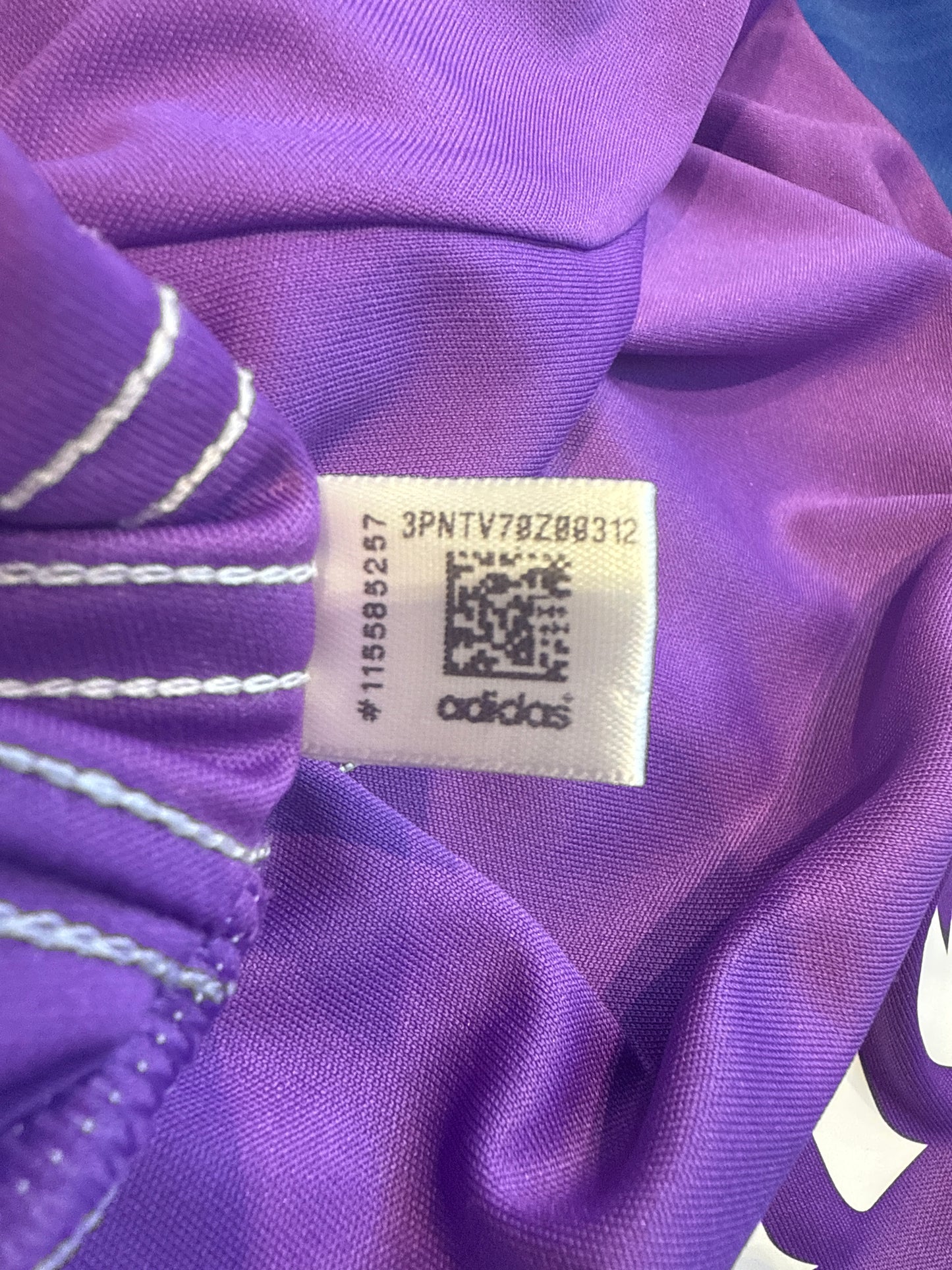 Real Madrid 2016-17 Lucas V. Away Kit
(XL)