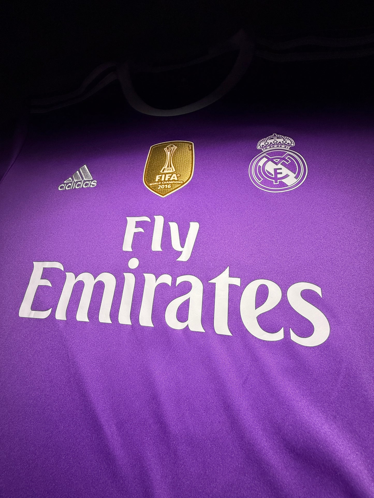 Real Madrid 2016-17 Lucas V. Away Kit
(XL)