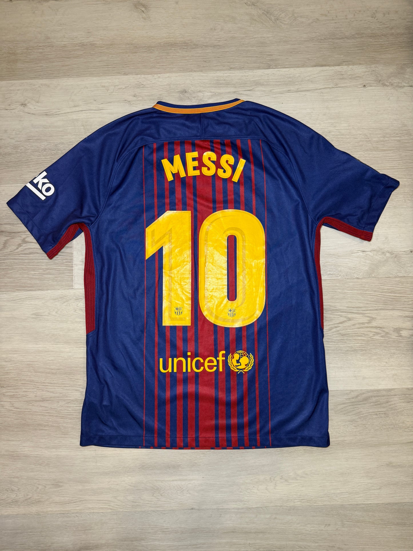 Barcelona 2017-18 Messi Home Kit
(M)