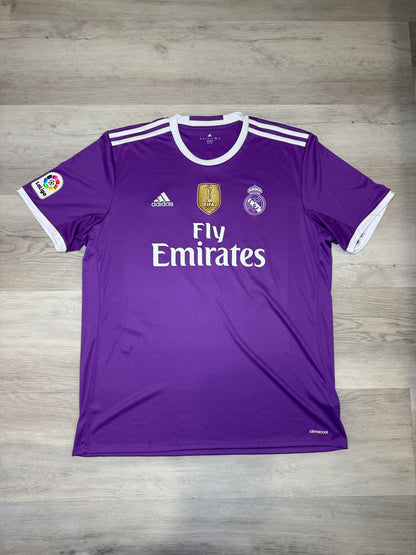 Real Madrid 2016-17 Lucas V. Away Kit
(XL)