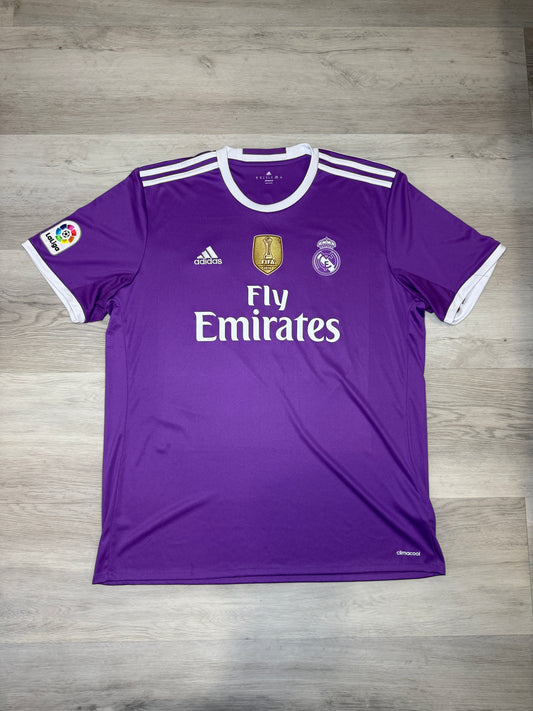 Real Madrid 2016-17 Lucas V. Away Kit
(XL)