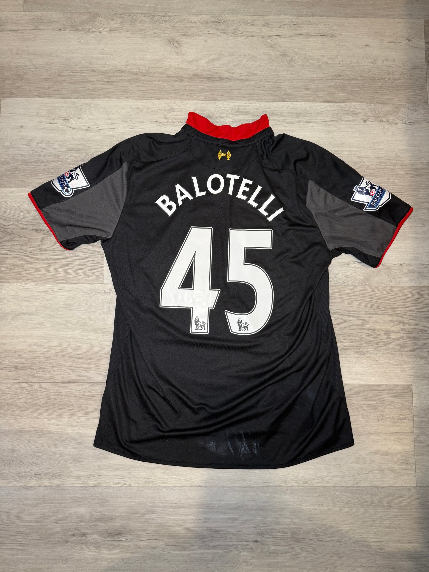 Liverpool 2014-15 Balotelli Third Kit
(2XL)